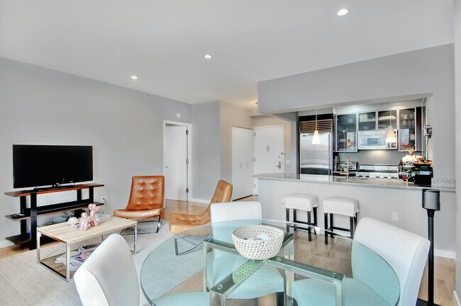 Building Photo - 2BR/2BA Deluxe Chelsea Penthouse