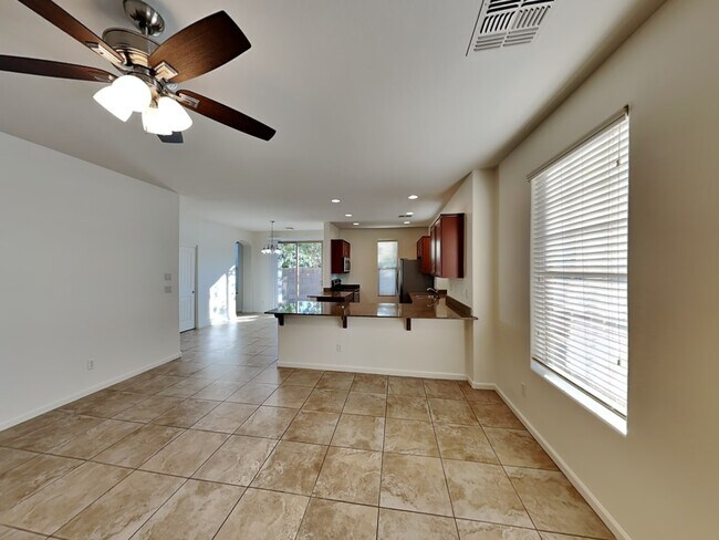 Foto del edificio - 3369 E Liberty Ln