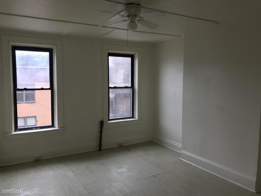 Building Photo - 900 Fifth Ave