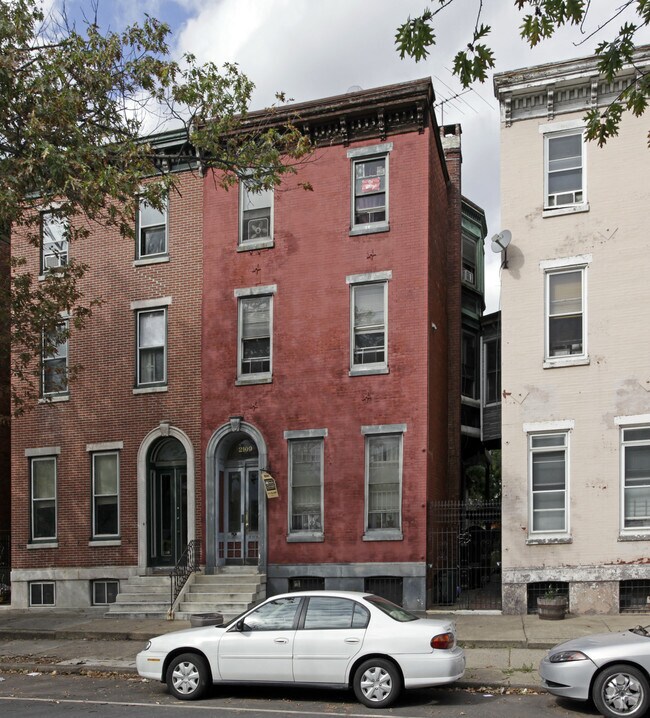 Foto del edificio - 2109 Spring Garden St