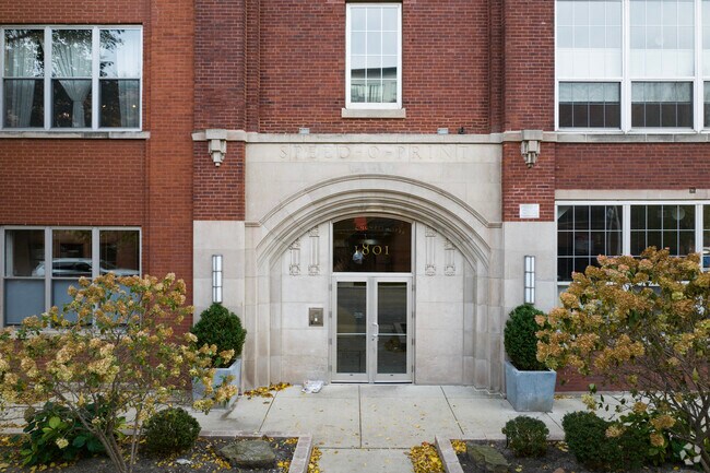 Building Photo - Larchmont Lofts