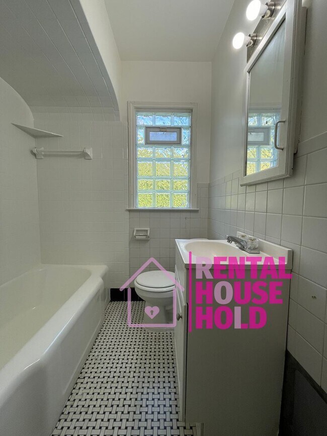Building Photo - Beautiful 2 Bedroom 1 Bath Home East Engli...