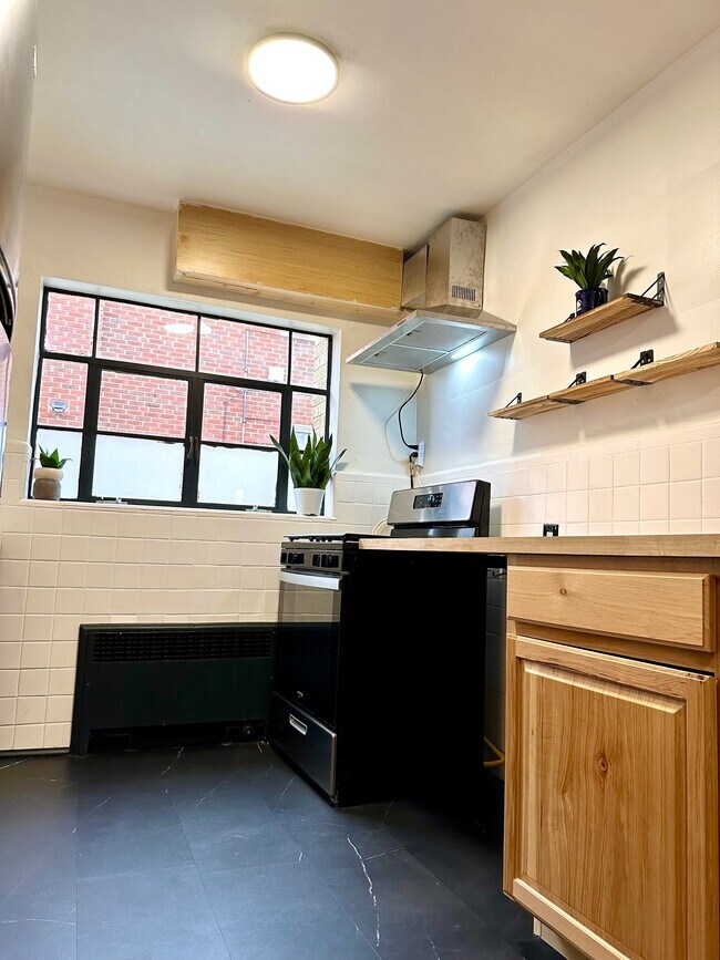 Foto del edificio - 3043 Boudinot Ave