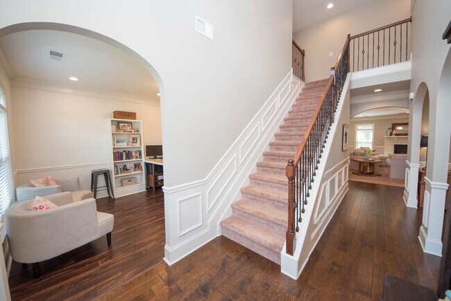 Building Photo - 270 Savannah Dr