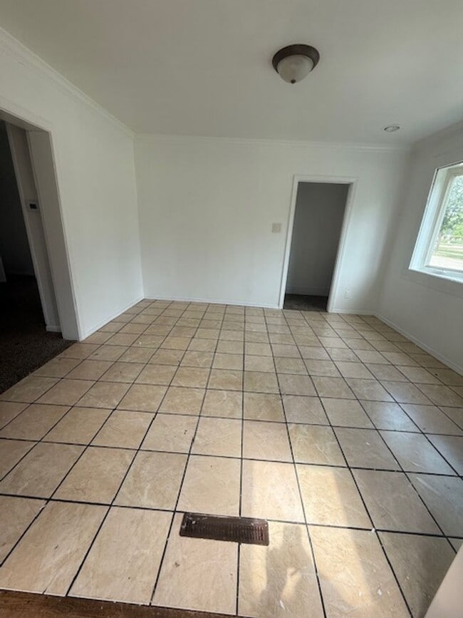 Building Photo - 3 Bedroom / 2 Bathroom House in Peoria