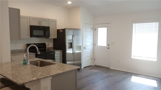 Foto del edificio - 6604 SW Devotion Ave