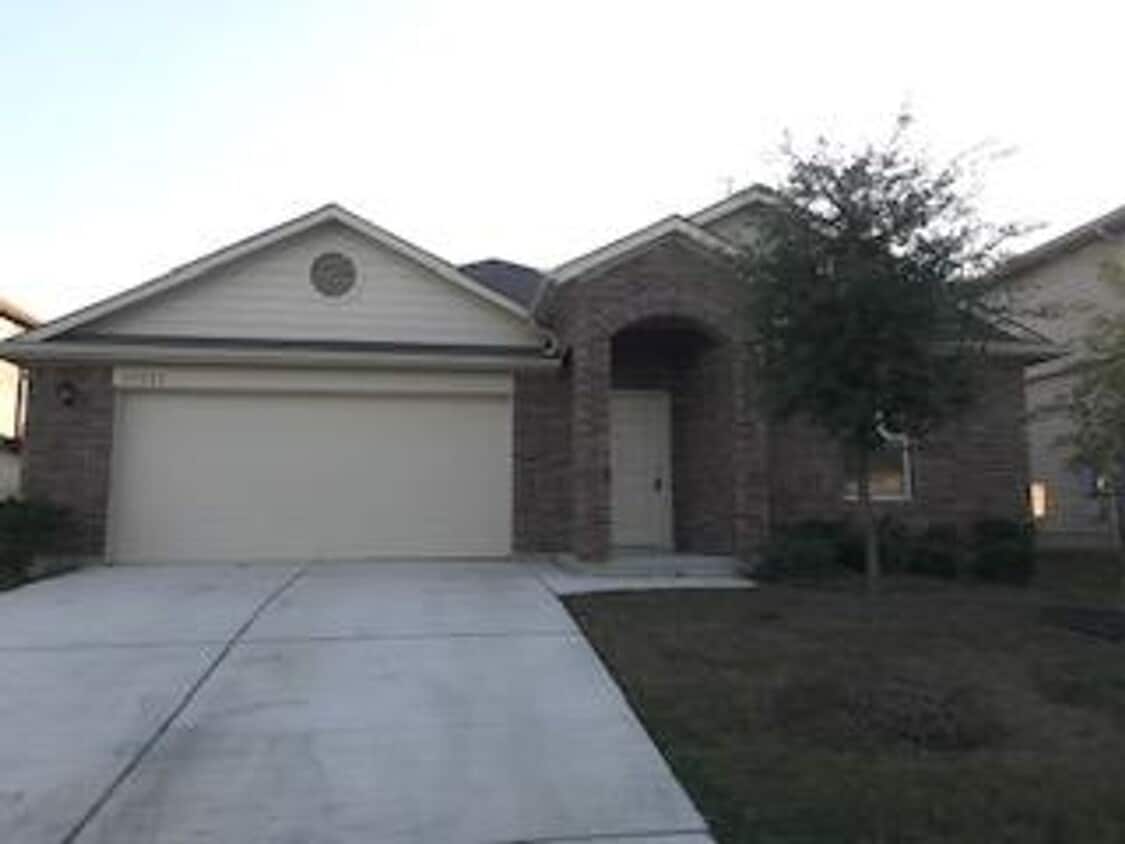 Primary Photo - Great 4 Bedroom home with Open floor plan