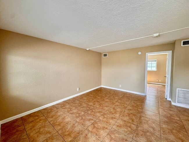 Foto del edificio - 1651 NE 33rd St
