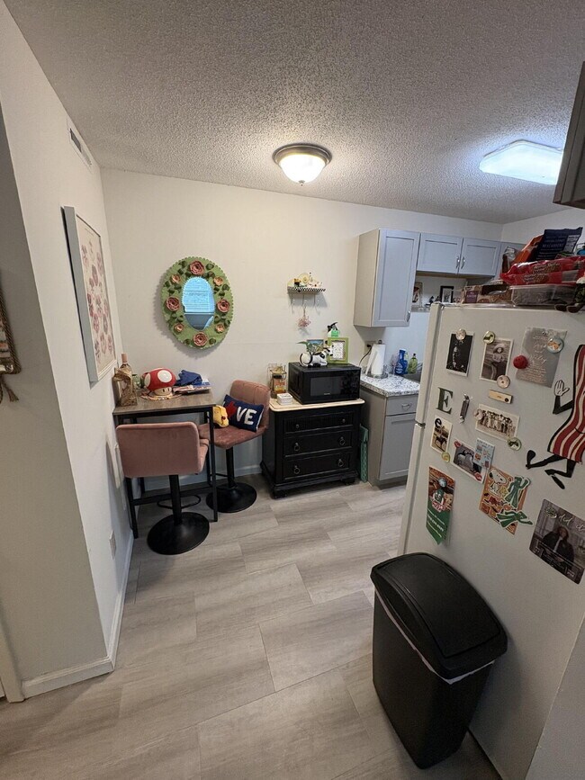 Building Photo - Apartment For Rent! In Unit Laundry!