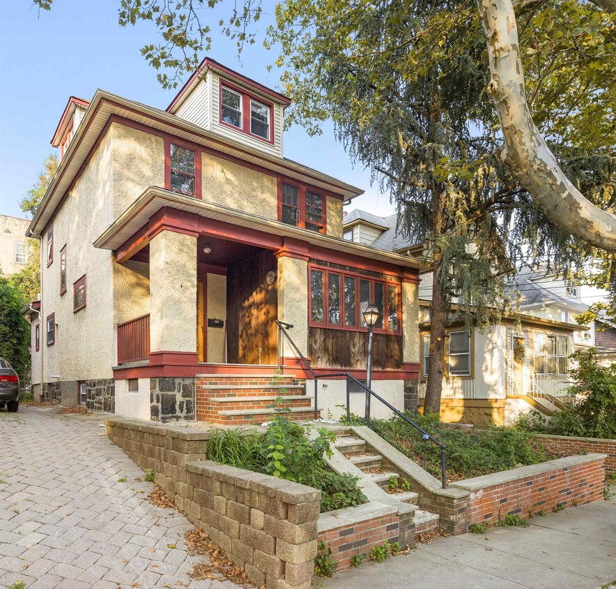 Primary Photo - 322 78th St