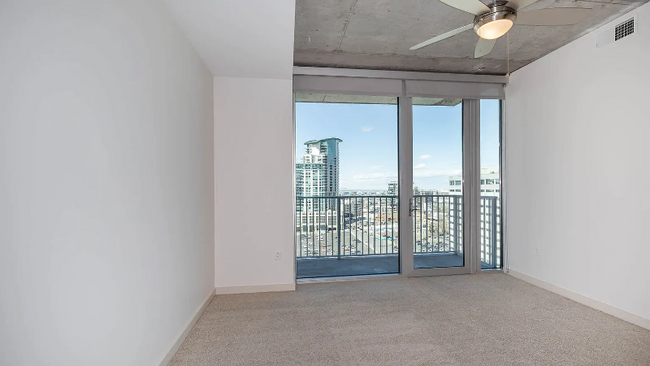 Foto del edificio - 1776 N Broadway