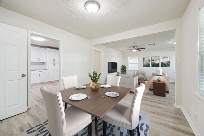 Building Photo - 2511 Evergreen Dr