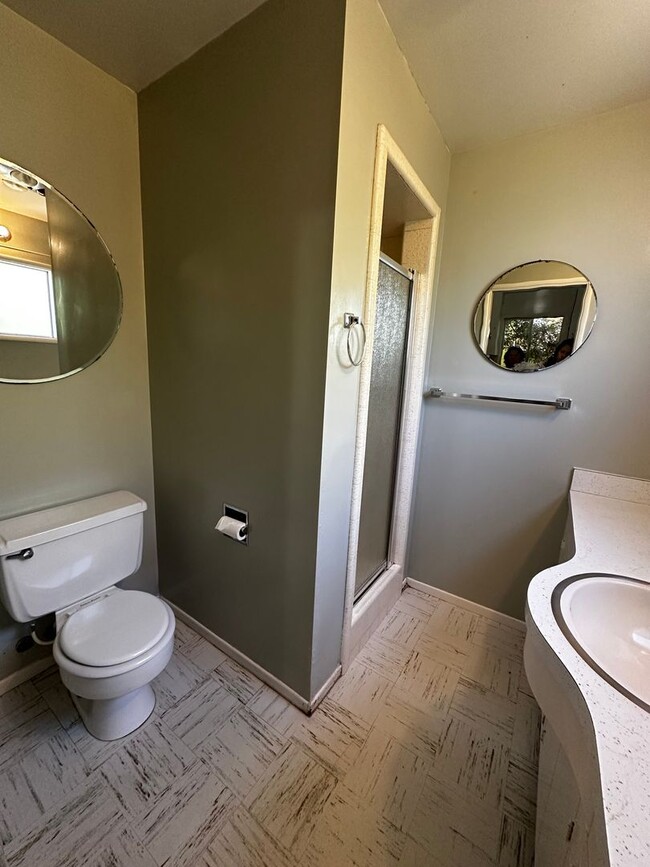 Building Photo - Charming Southside Home