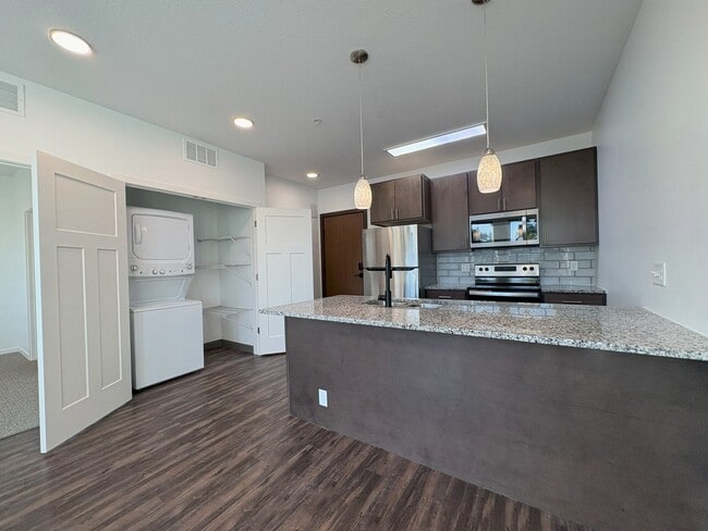 Building Photo - The Pearl Apartments