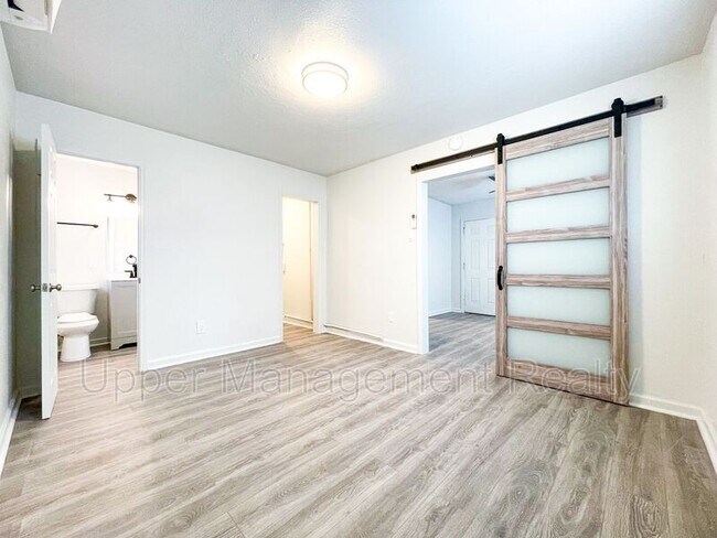 Foto del edificio - 2114 Toledano St