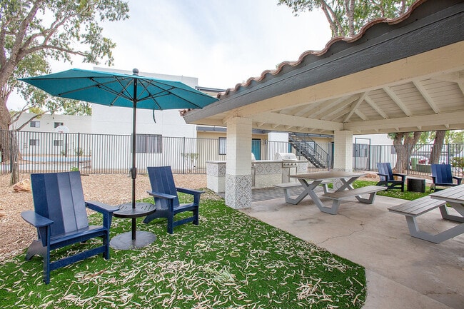 Casa Del Coronado - Patio - San Miguel Town Apartments