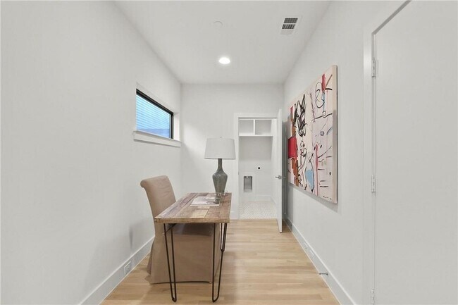 Foto del edificio - 2707 Kimsey Dr