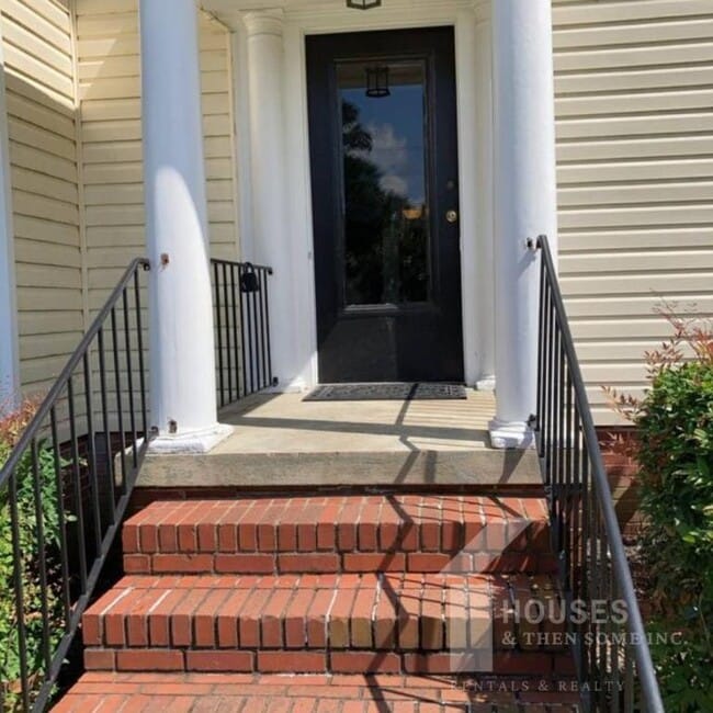 Building Photo - 11 Cateechee Ave