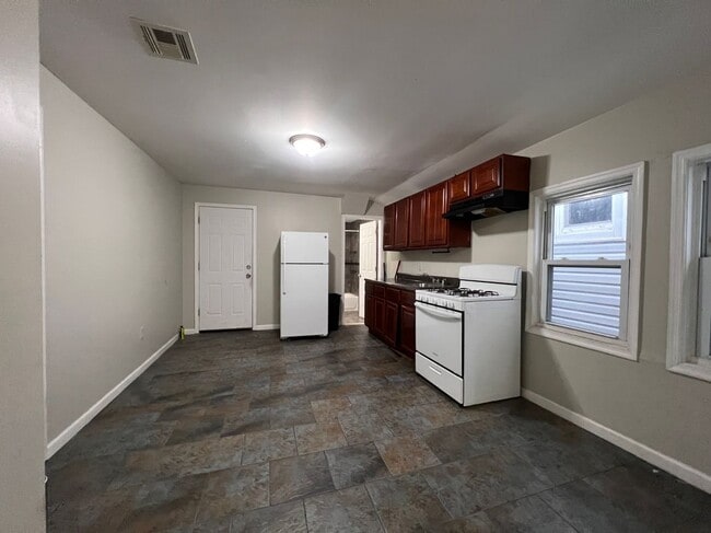 Building Photo - 29 Alexander St