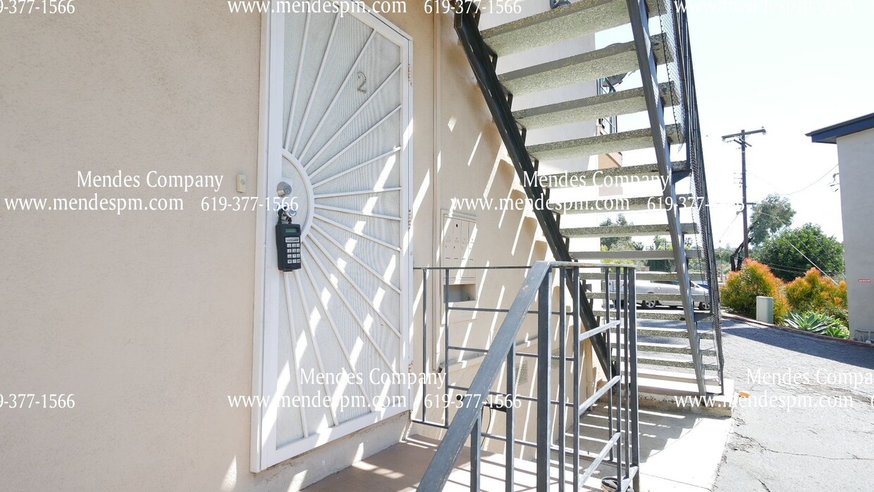 Primary Photo - Spacious 1 BD/1 BA Apartment in Vista