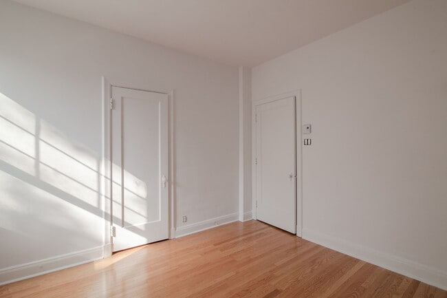 Photo du bâtiment - 2100 Rue du Fort