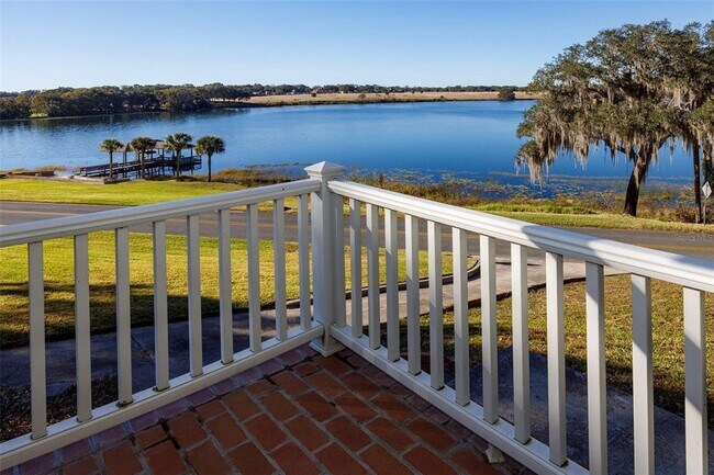 Foto del edificio - 2119 E Crooked Lake Dr