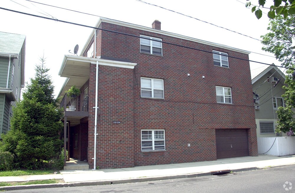 Primary Photo - 234 Lawton Ave