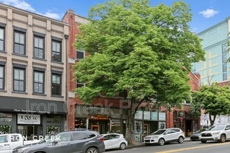 32 Broadway St