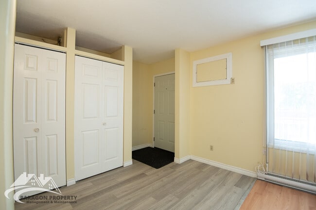 Building Photo - 6 Sarah Crescent