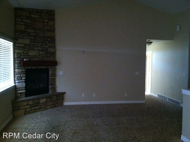 Building Photo - 2099 E Cedar Berry Ln