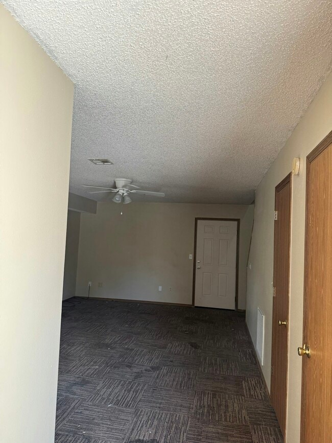 Building Photo - 1503 S Case St