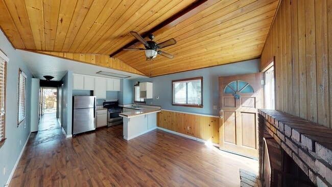 Building Photo - Cozy and Pet-Friendly Cabin in Sugarloaf