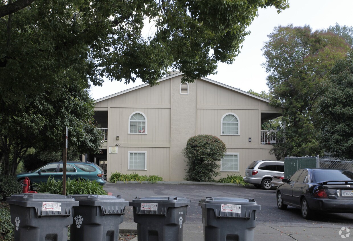 Primary Photo - 270 Brown St