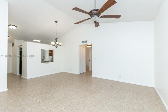 Foto del edificio - 717 Gardens Dr