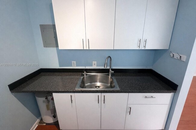 Foto del edificio - 3547 SW 24th St