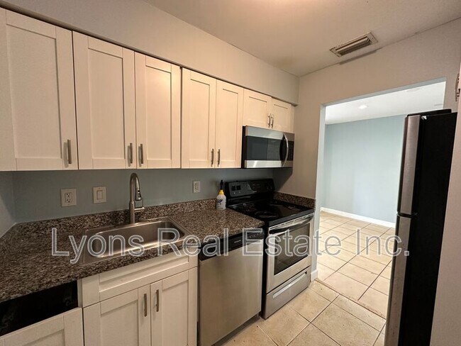 Foto del edificio - 4233 Pine Drop Ln