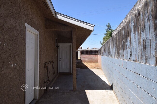 Building Photo - 10391 Cypress Ave