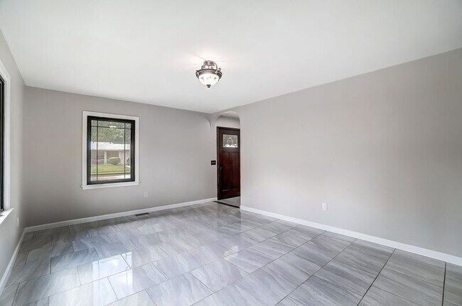 Building Photo - 4354 Meadowcroft Rd