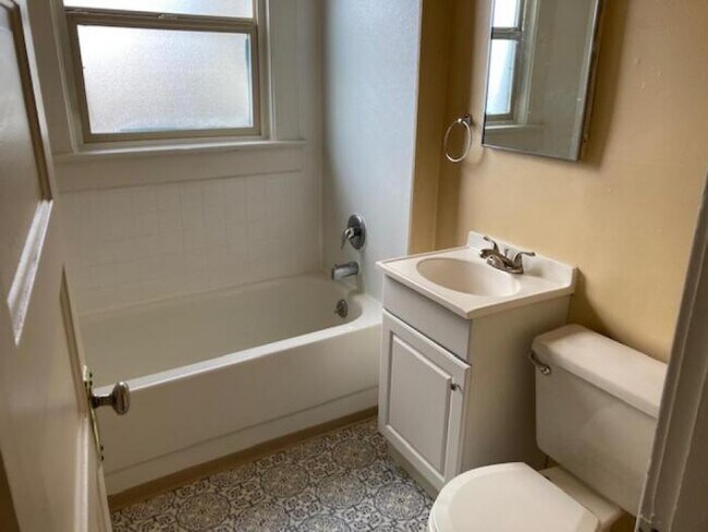 Building Photo - 1 bedroom in Seattle WA 98122