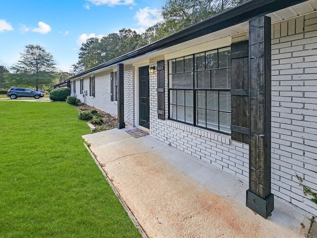 Foto del edificio - Charming 3-Bedroom, 1.5-Bath Duplex in Riverdale - Housing Vouchers Accepted