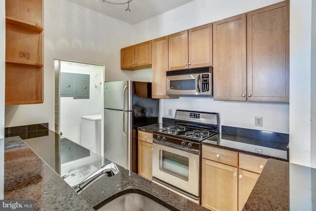 Building Photo - 309 Holland Ln