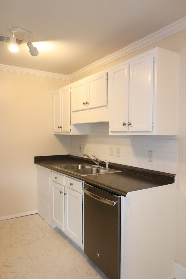 Building Photo - Honey Ridge Villas
