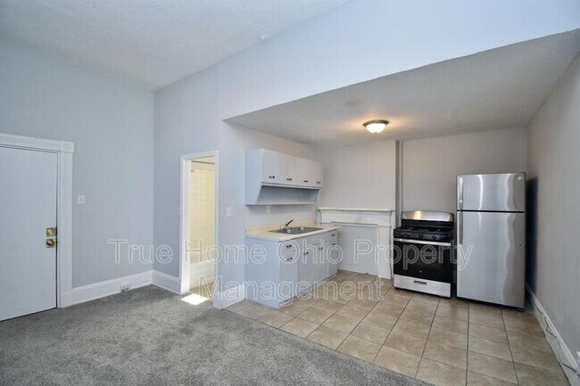 Building Photo - 2647 Colerain Ave