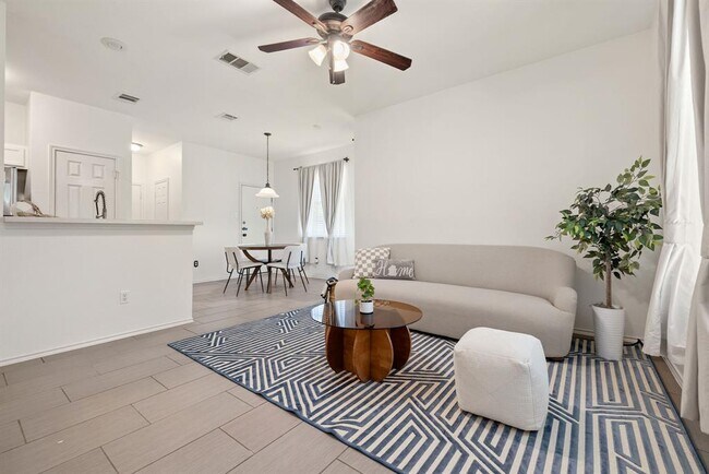 Foto del edificio - 14525 Harris Ridge Blvd