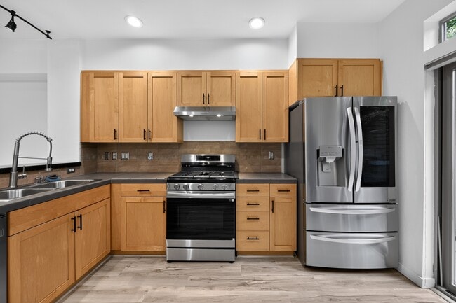 Building Photo - 2172 Yakima Ct