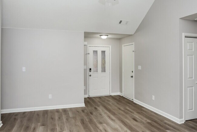 Foto del edificio - 4880 Phipps Dr