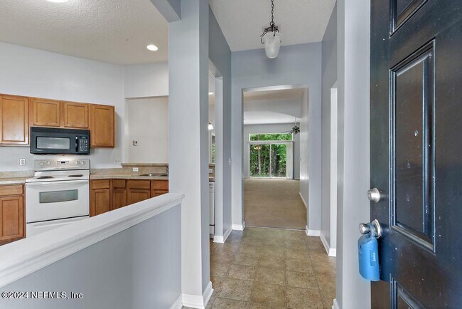 Building Photo - 5902 Round Table Rd