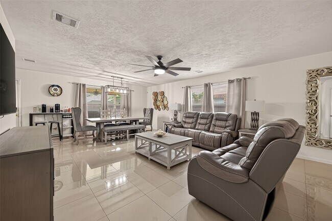 Foto del edificio - 10931 View Pointe Ln