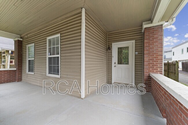 Foto del edificio - 1156 Fletcher Ave