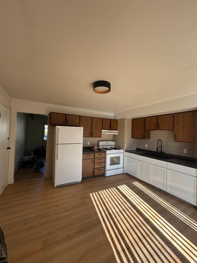 Foto del edificio - 408 Meadow Ln